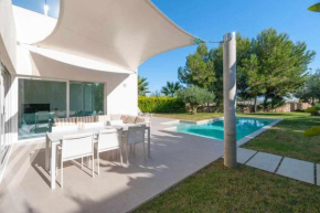 Moderna villa con la piscina climatizada Colinas
